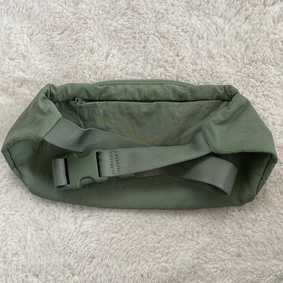 ❤️ Lululemon On The Beat Belt Bag *4.5L Green - Picture 3 of 11